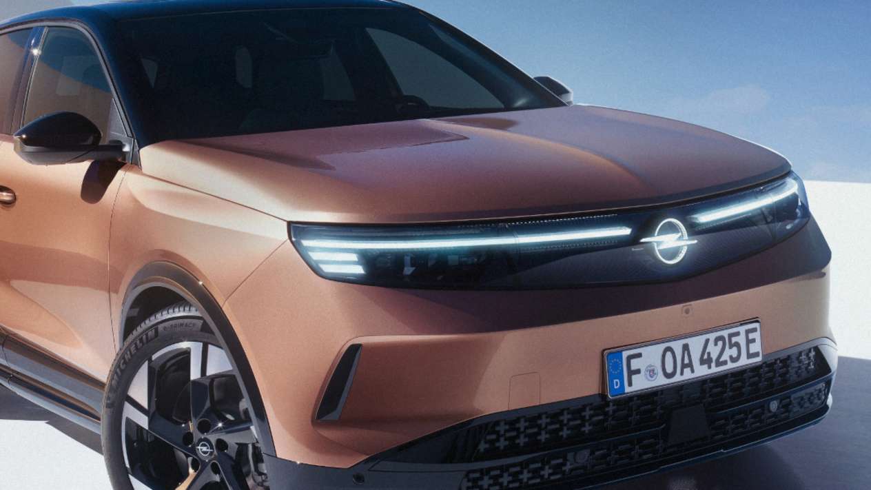 Opel Grandland 2024 : trois quarts avant droit statique
