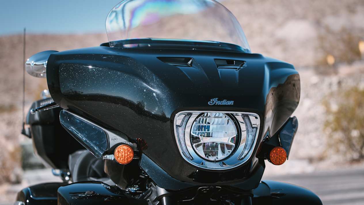 Indian Roadmaster Powerplus Limited 2025 : détail carénage et phare avant