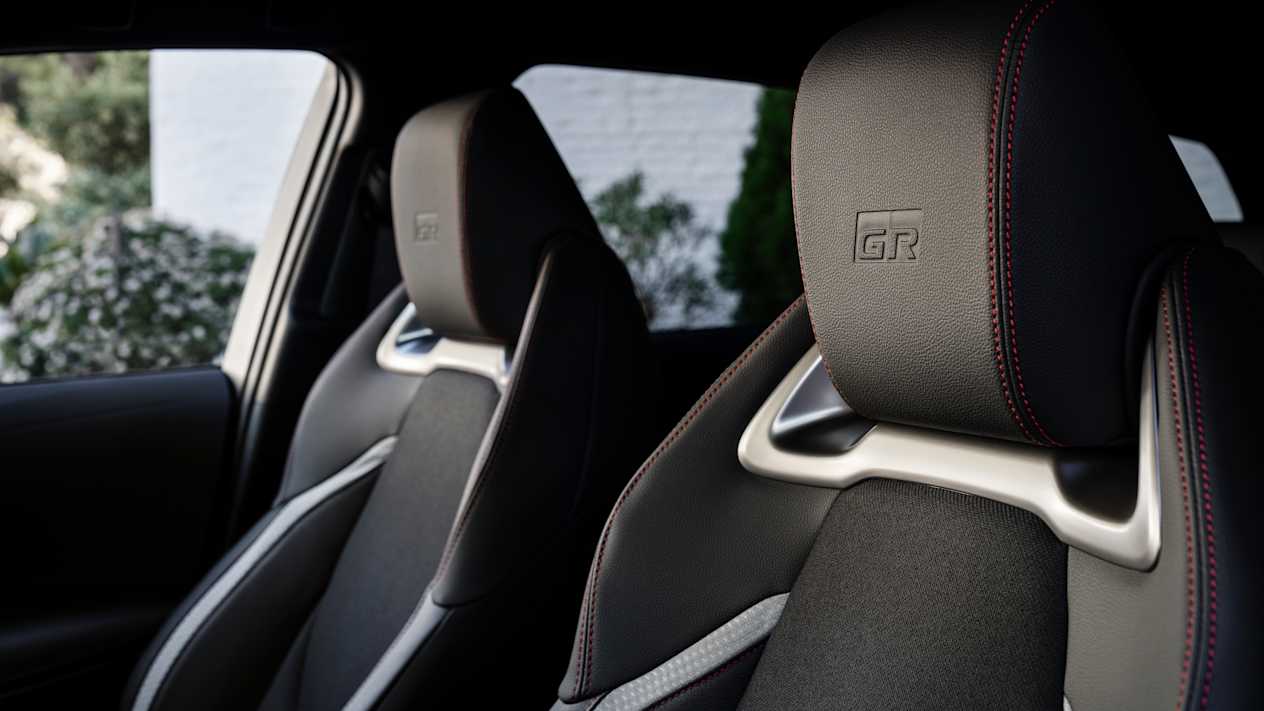 toyota Corolla Touring Sports 2023 sièges GR Sports