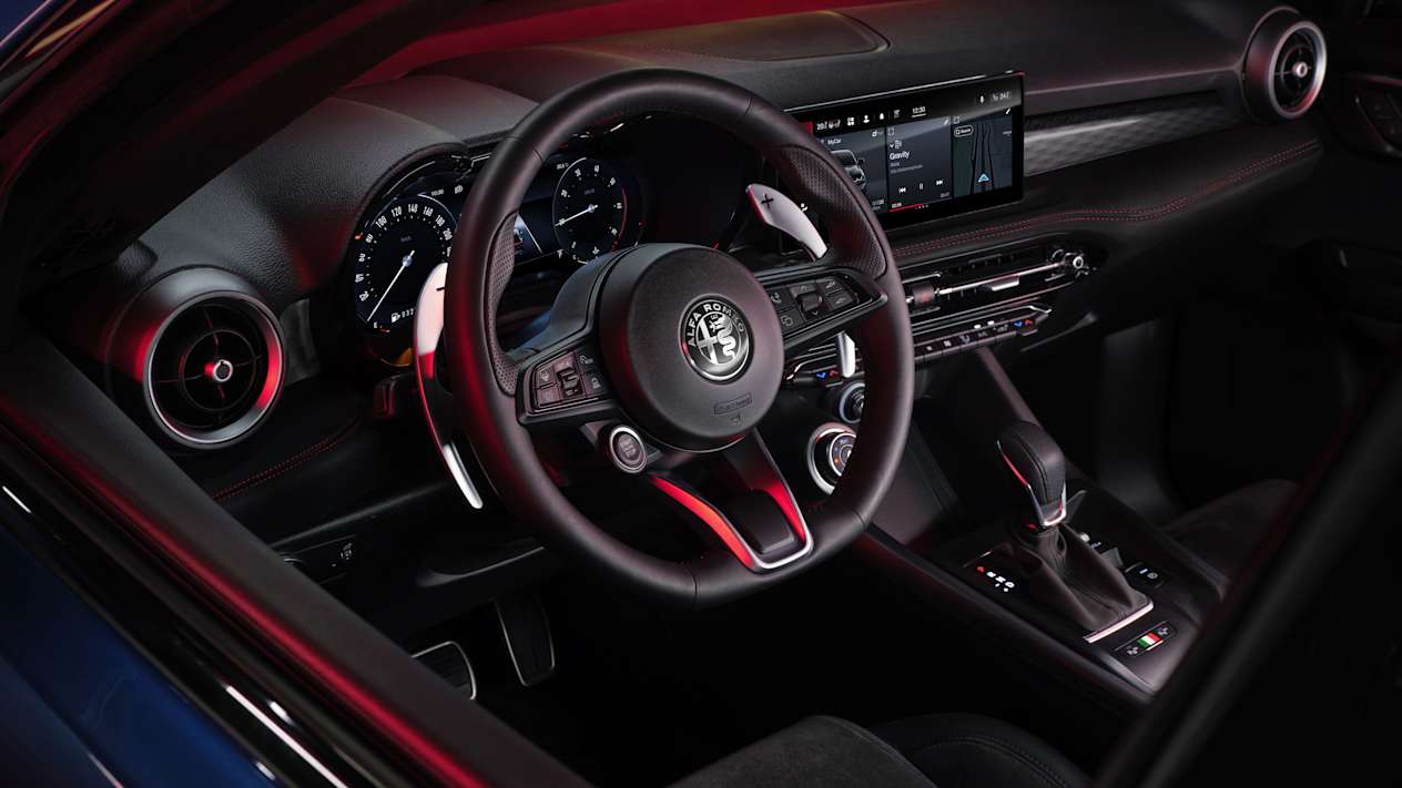 Alfa Romeo Tonale 2022 : Intérieur depuis fenetre conducteur
