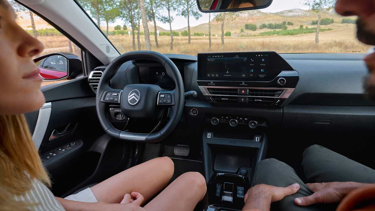 Citroën C4 2025 : planche de bord et écran tactile