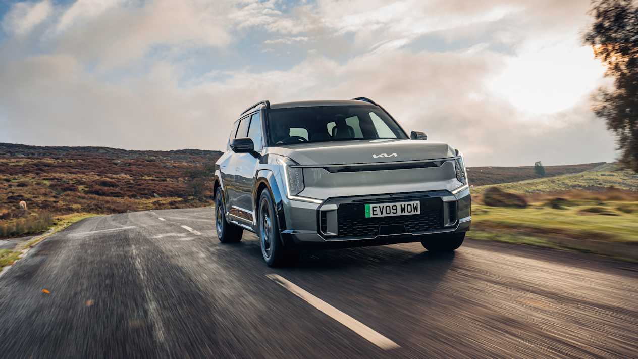 KIA EV9 AND SPORTAGE WIN AT AM AWARDS
