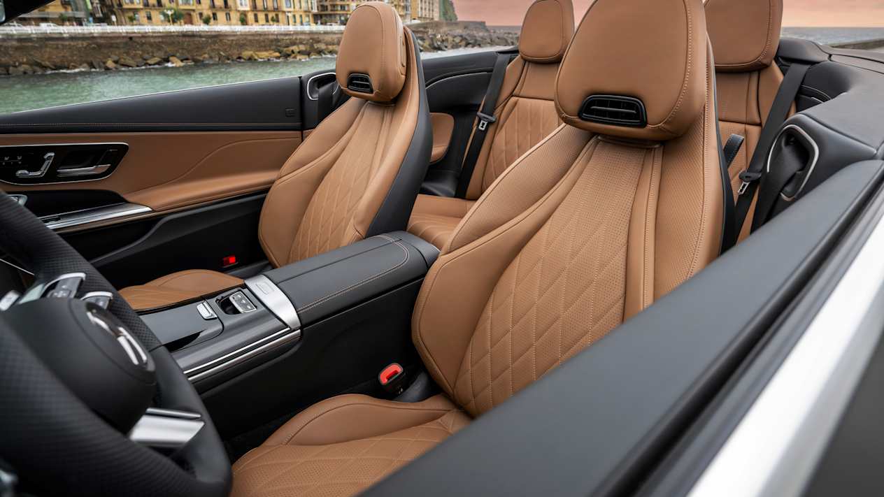 Mercedes CLE Cabriolet 2024 : sièges avant
