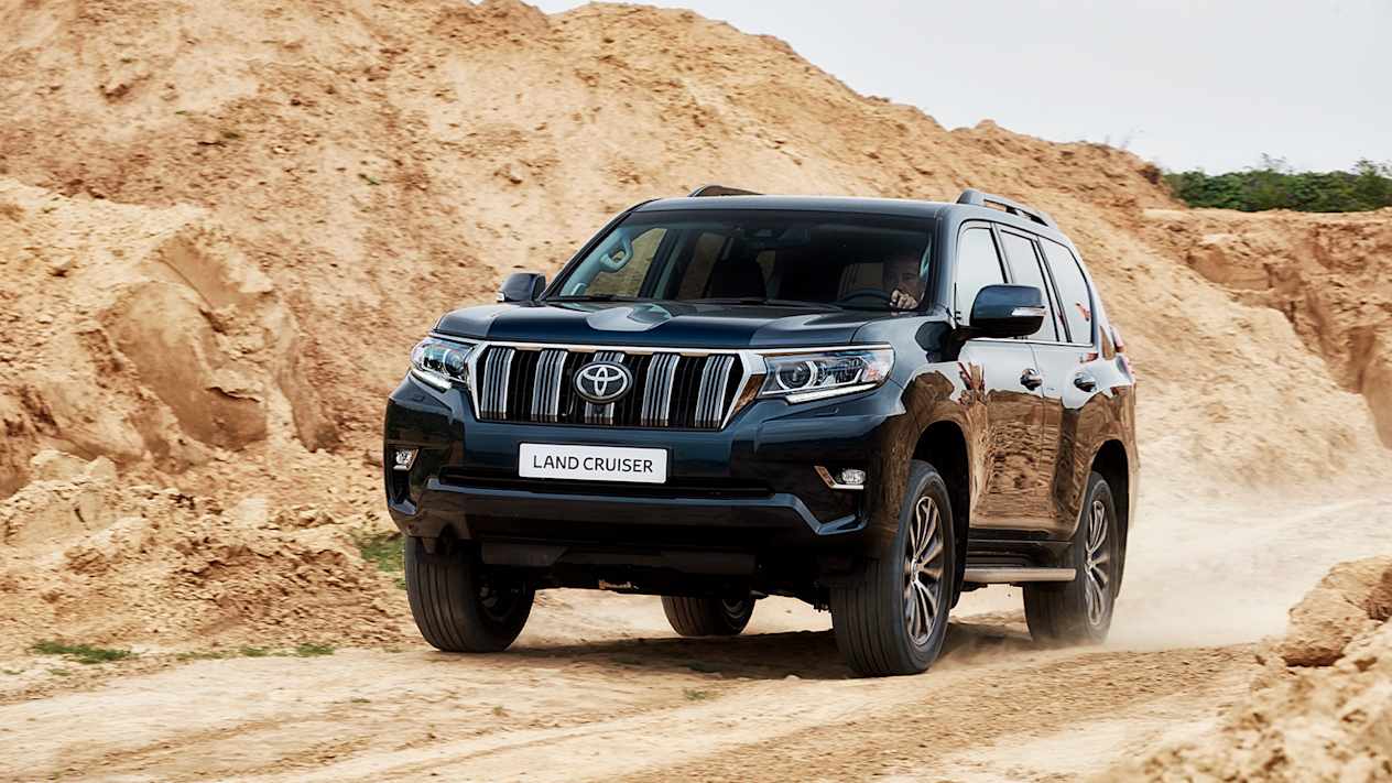 Toyota Land Cruiser : trois quarts avant gauche sur chemin