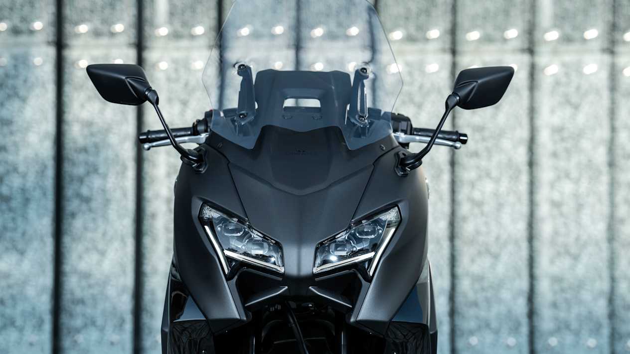 Yamaha TMAX 2025 : détail phares avant