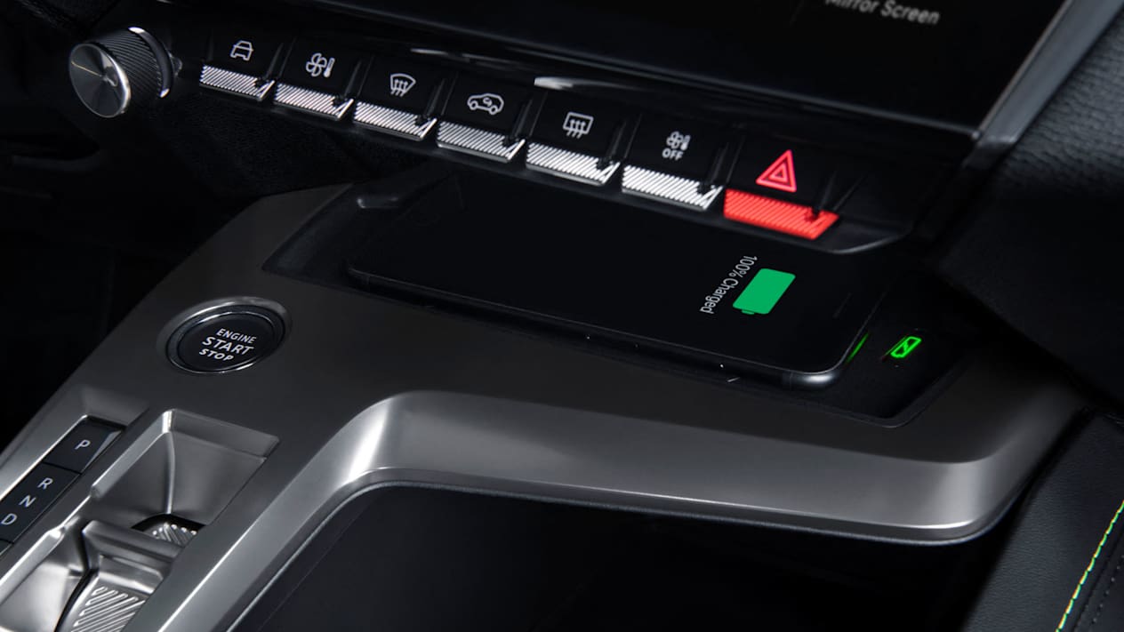 Peugeot 308 2021 : détail recharge smartphone par induction