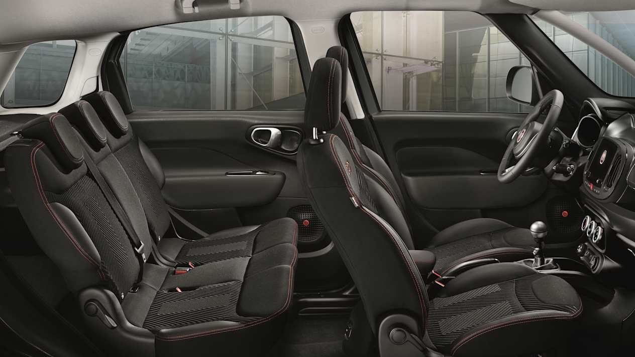 Fiat 500L intérieur vue de profil