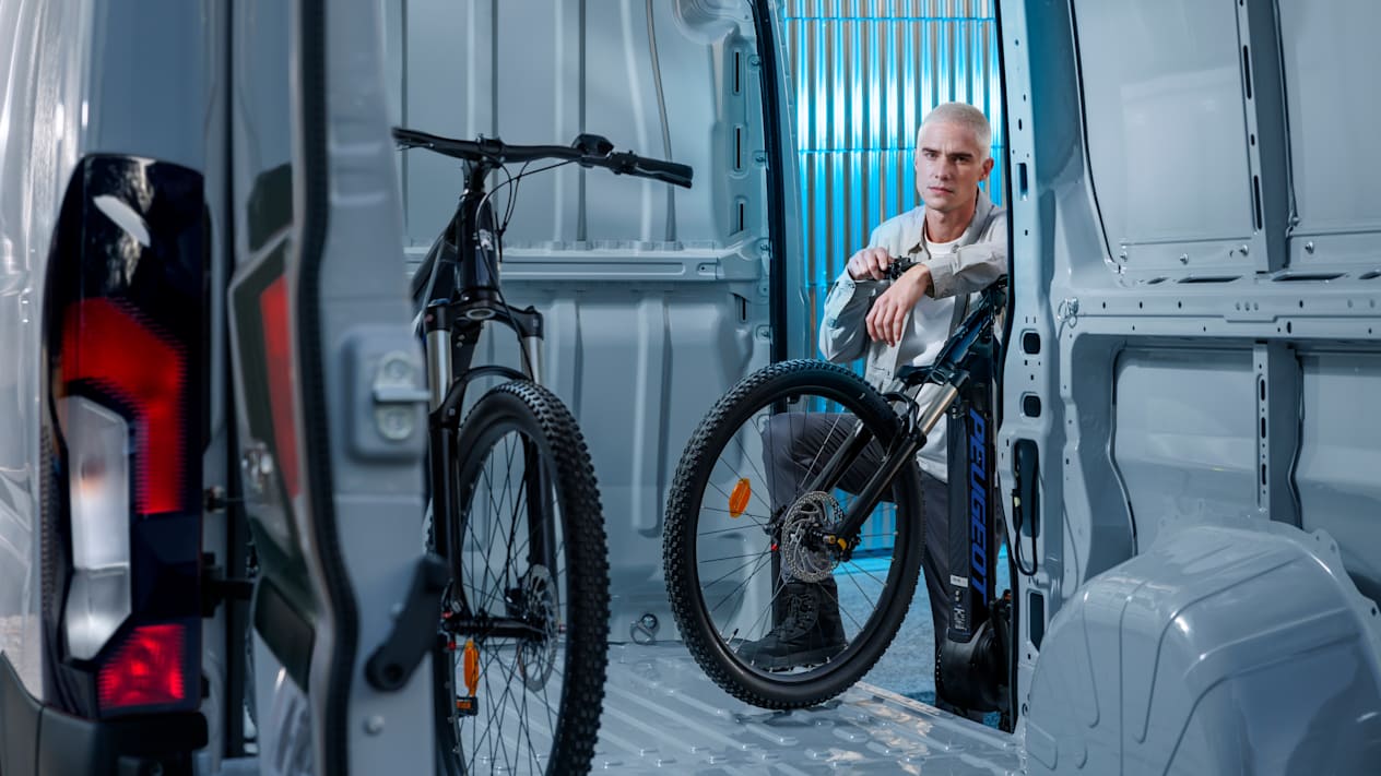 Peugeot Boxer 2024 : chargement par porte latérale