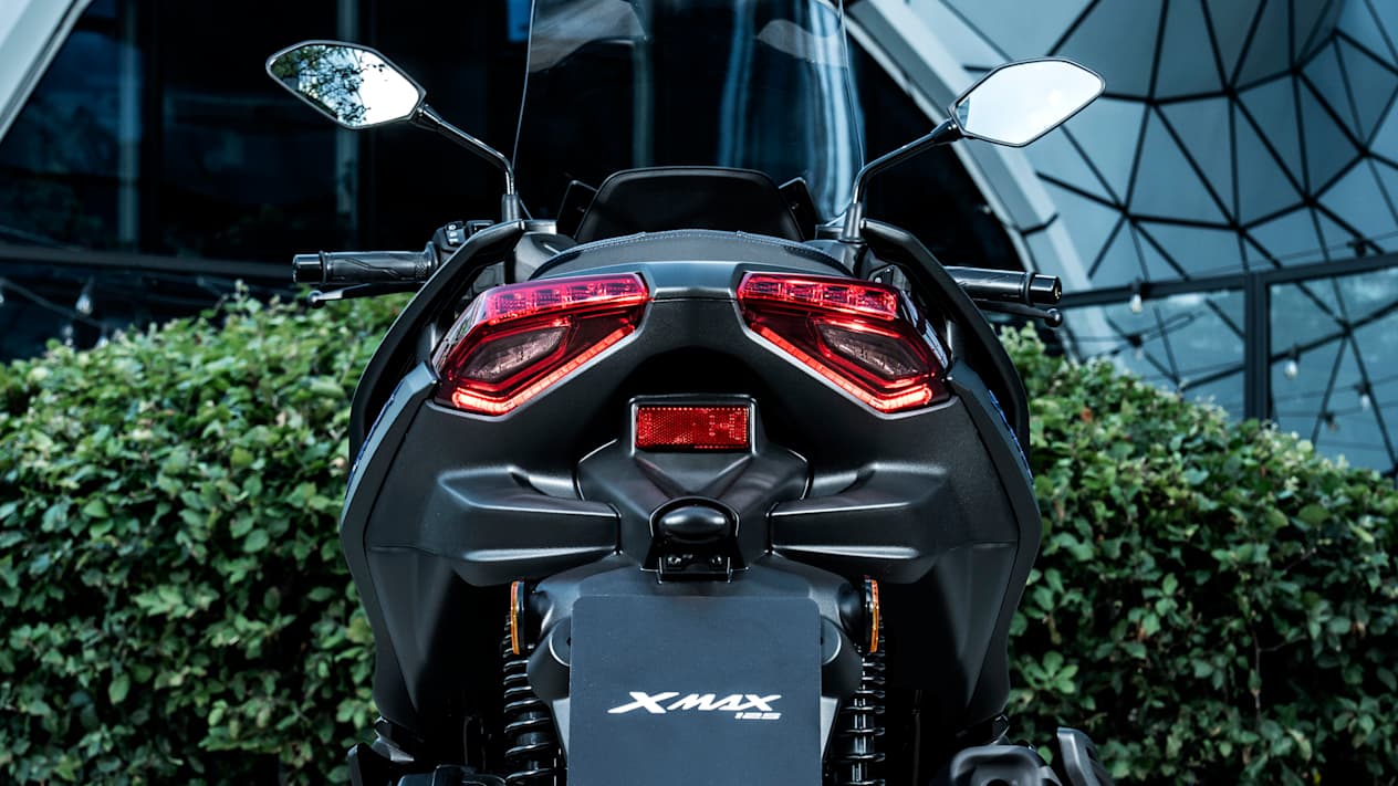 Yamaha XMAX 125 2025 : détail feux arrière