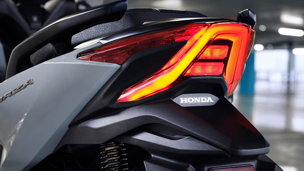 Honda Forza 125 2023 : détail du feu arrière