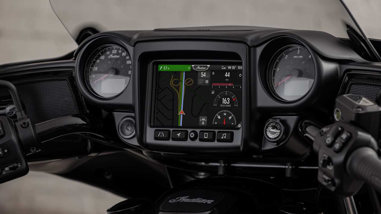 Indian Roadmaster Dark Horse 2024 : détail écran et compteurs