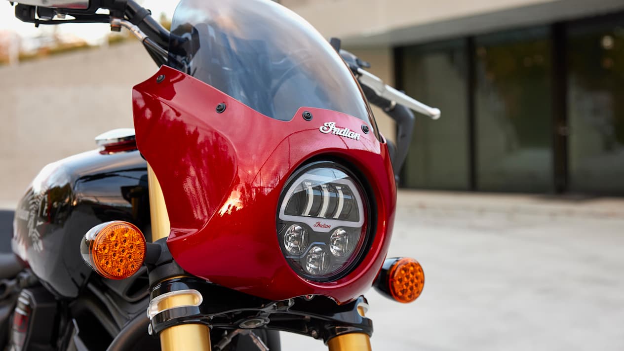 Indian Scout 101 2025 : détail bulle et phare