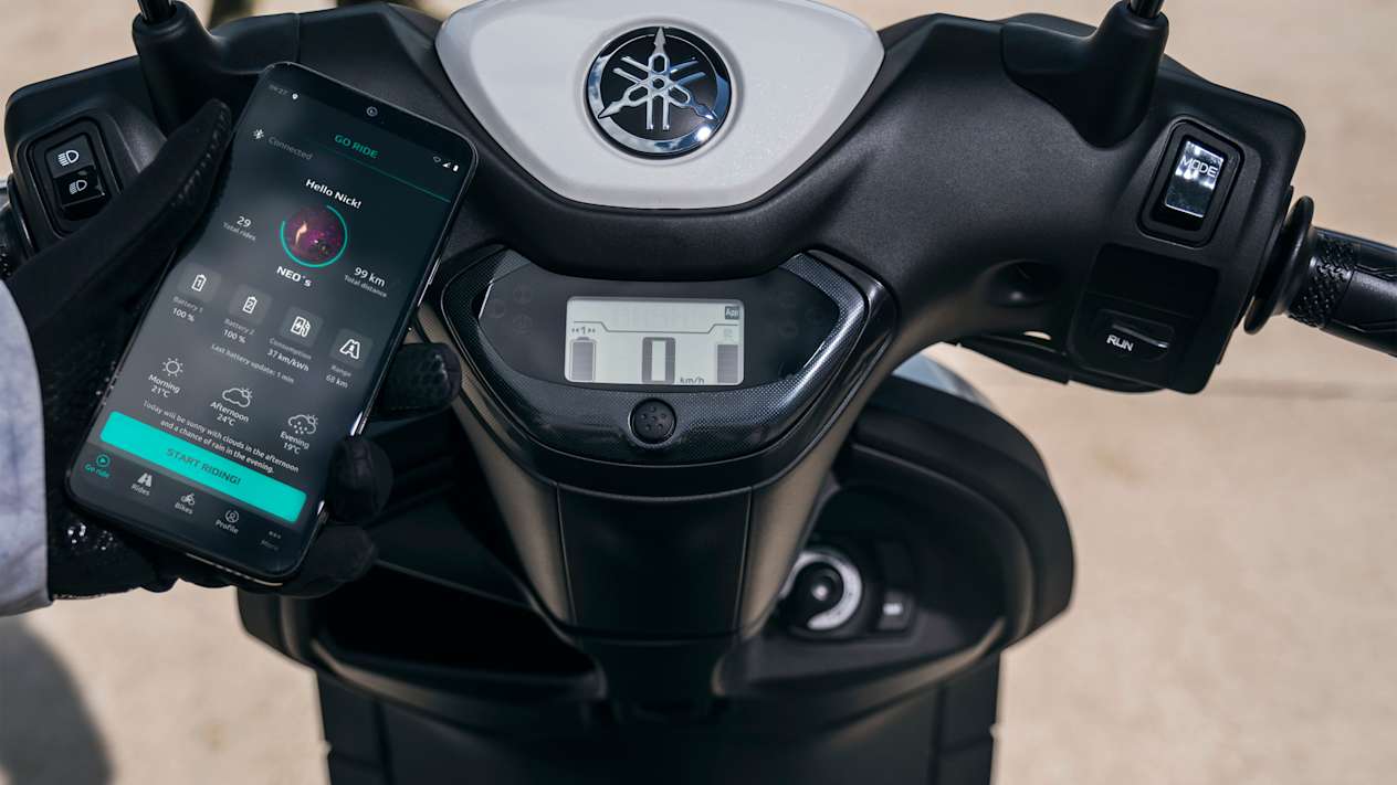 Yamaha Neo's 2023 Milky White : application connectée