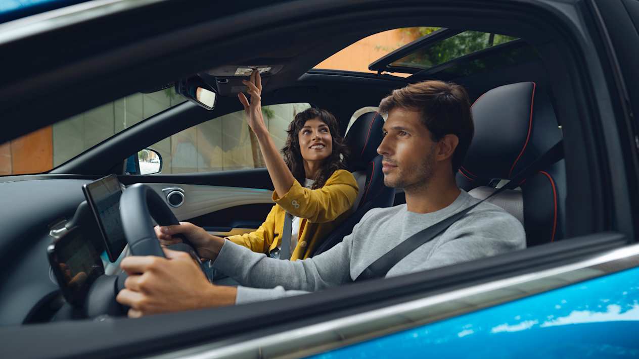 BYD Atto 3 2022 : couple au volant