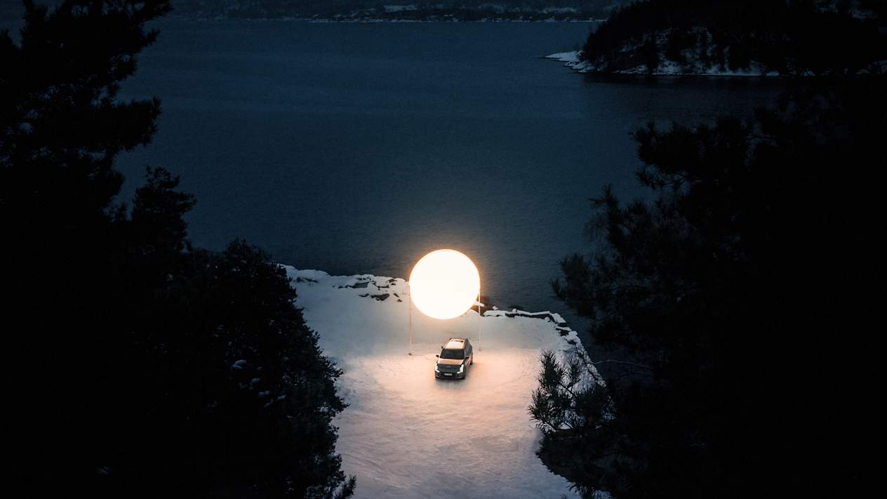 Kia EV9 Powers a light in Norway outdoor