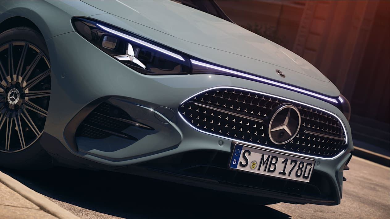 Mercedes CLA 2025 gris : détail face avant