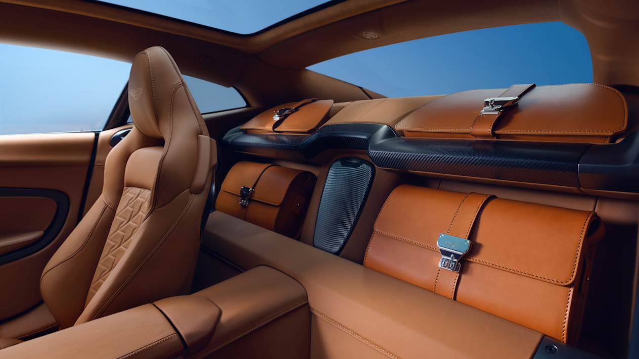 Aston Martin Vanquish 2024 : détail intérieur et bagagerie
