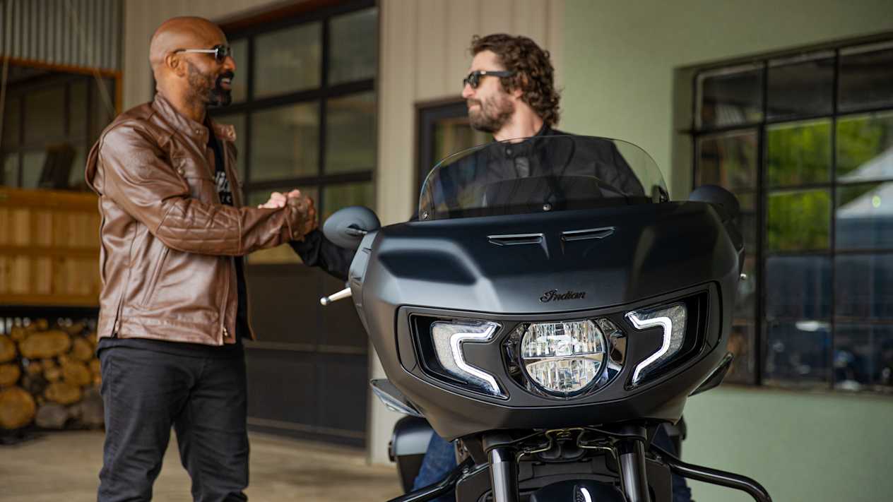 Indian Challenger Dark Horse 2025 : face avant