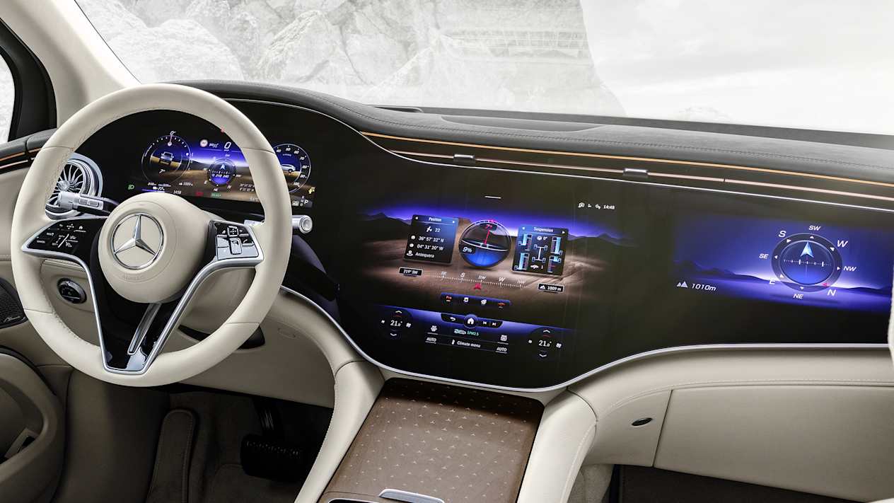 EQS SUV de Mercedes-EQ : Habitacle avec écrans en mode off road