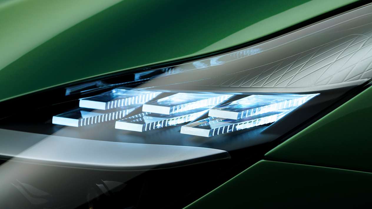 Aston Martin DB12 détail du phare avant