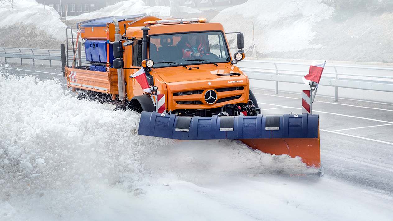 Mercedes-Benz Unimog chasse neige