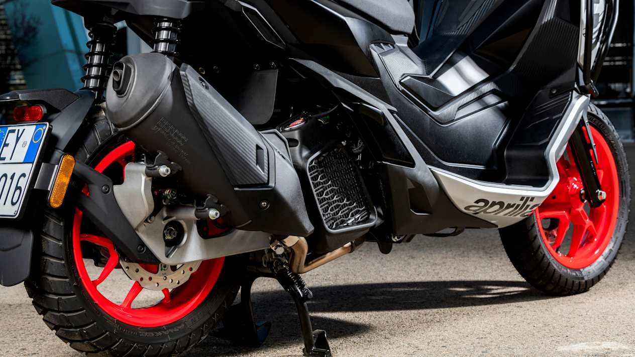 Aprilia SR GT vue zoom