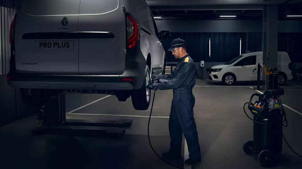 Renault Pro Plus, Service