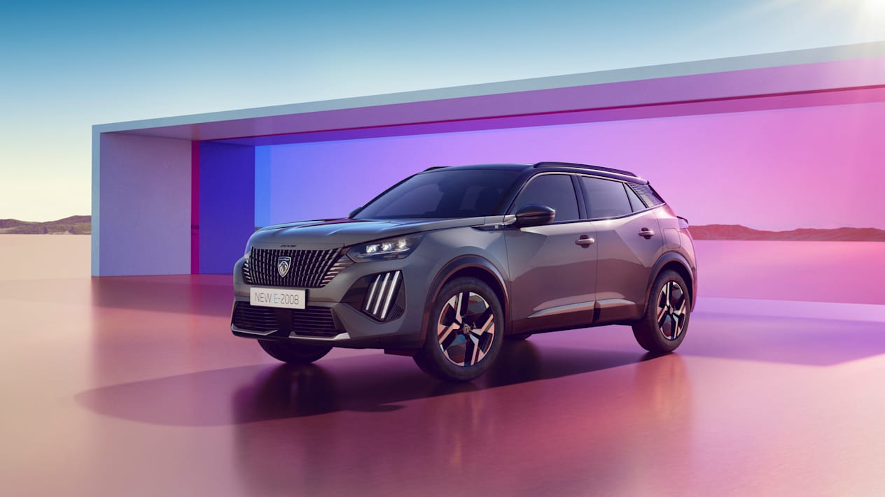 Peugeot 2008 2023 : trois quarts avant gauche statique