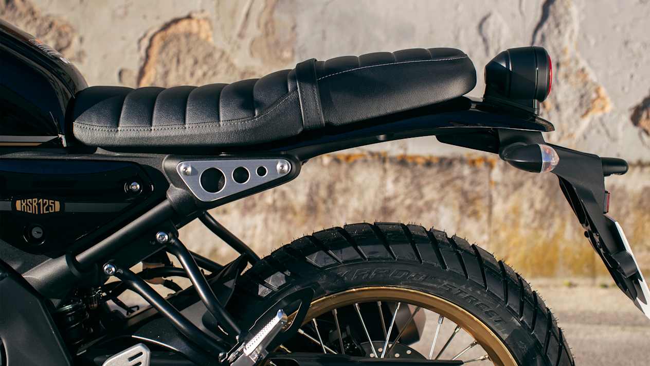 Yamaha XSR125 Legacy 2023 : détail selle