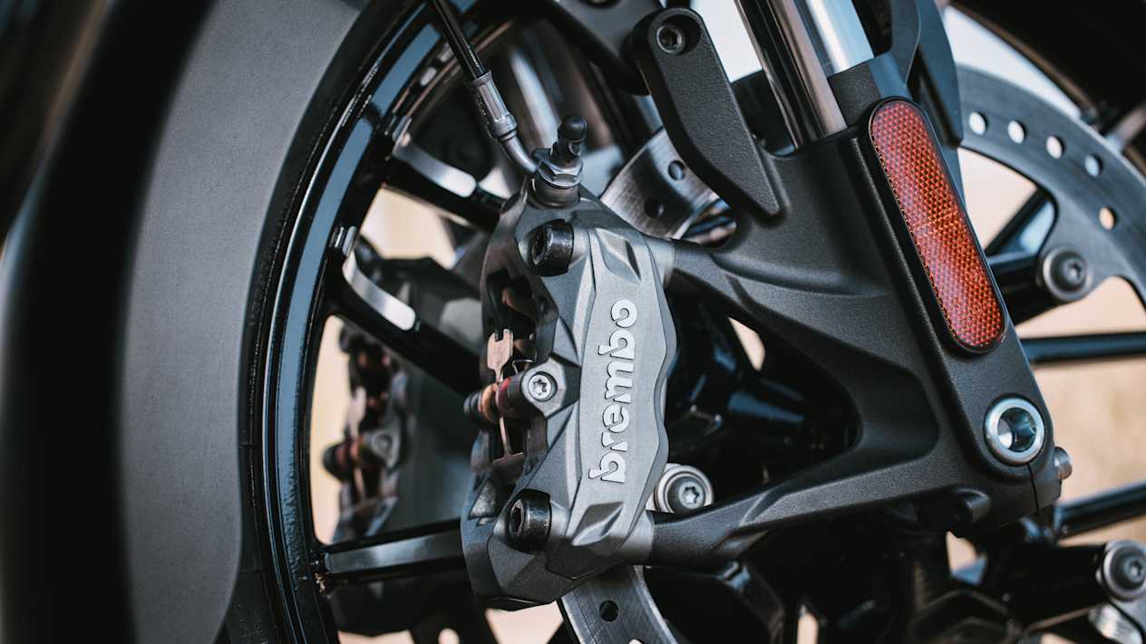 Indian Challenger Dark Horse Powerplus 112 2025 : détail étrier Brembo