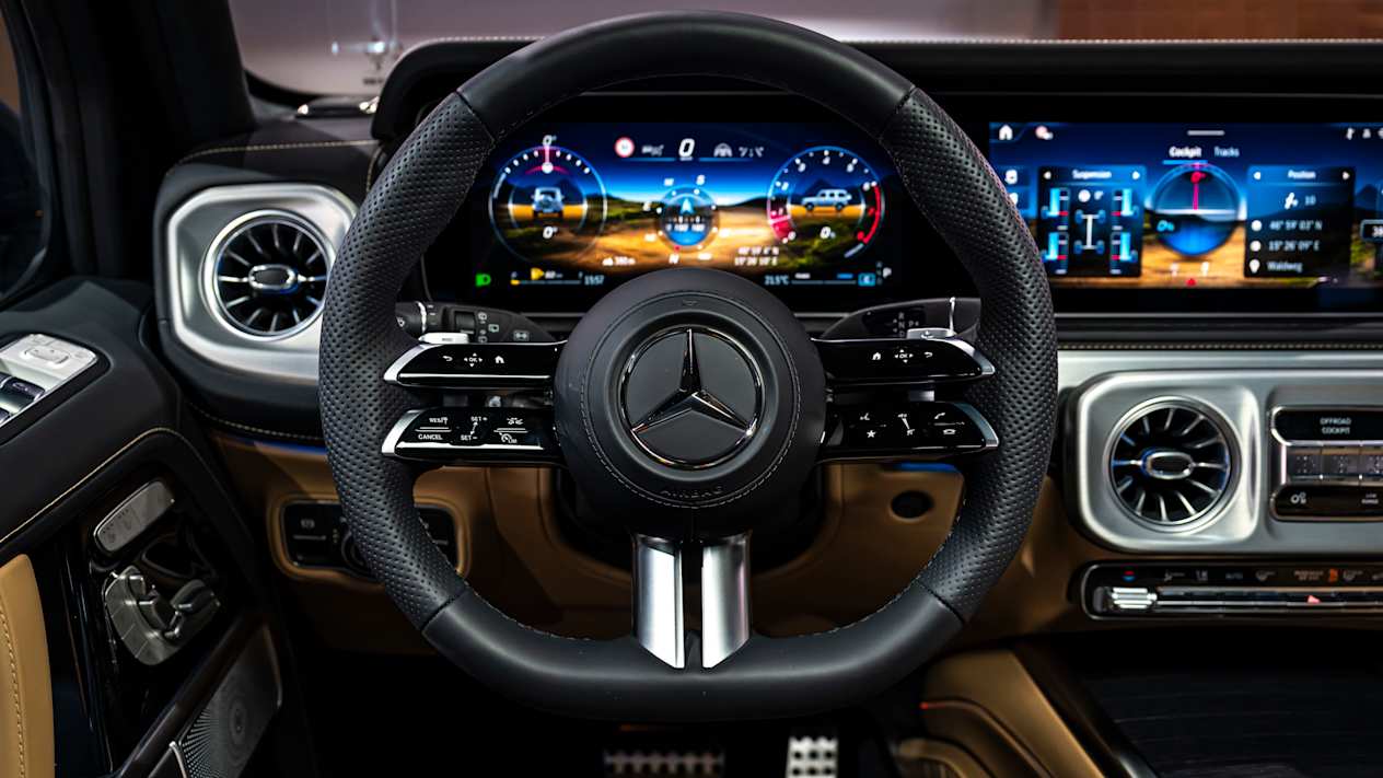 Mercedes Classe G 500 2024 : volant et écrans