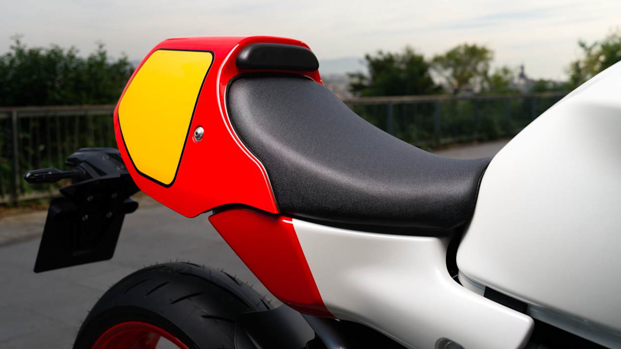 Yamaha XSR900 GP 2024 : détail selle