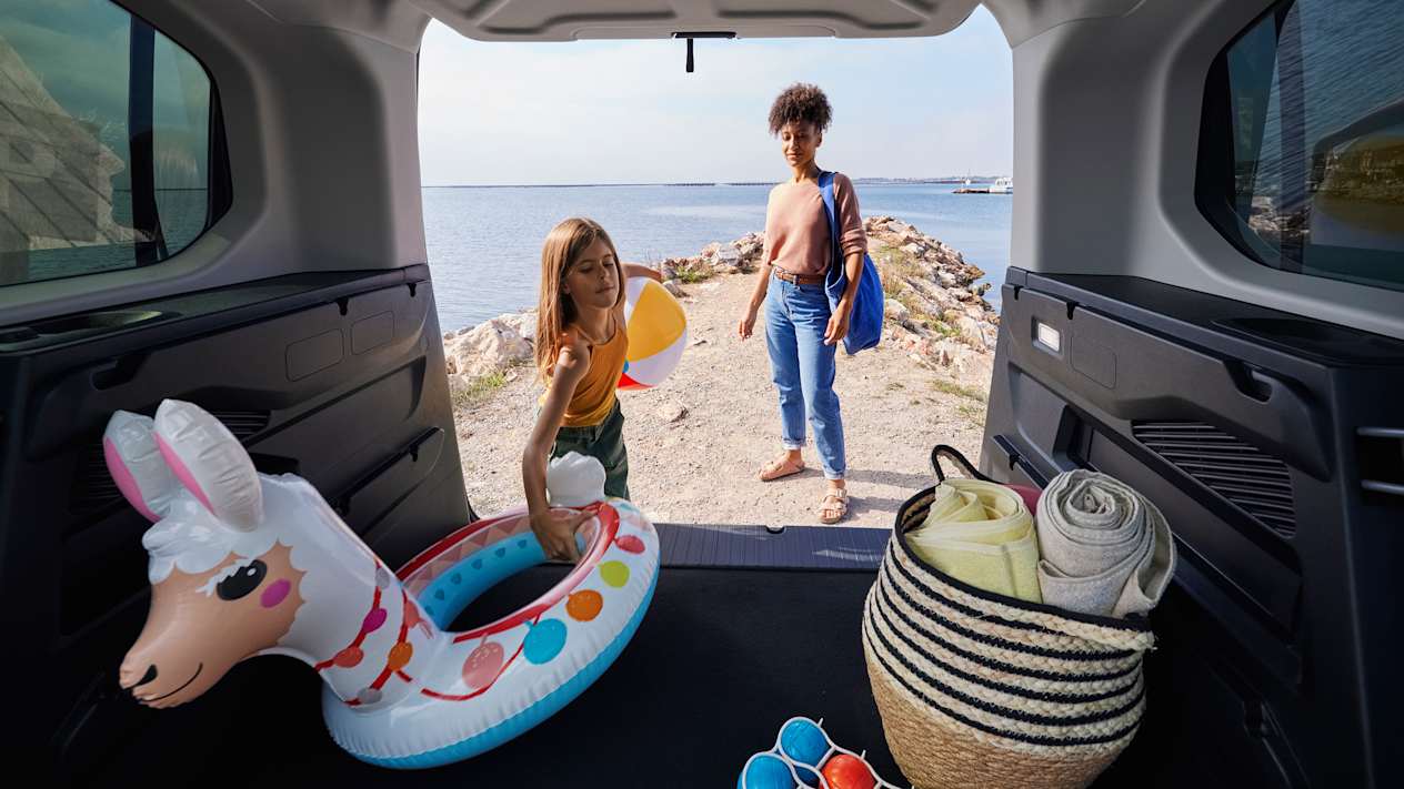 Citroën Berlingo 2024 : coffre vu de l'intérieur