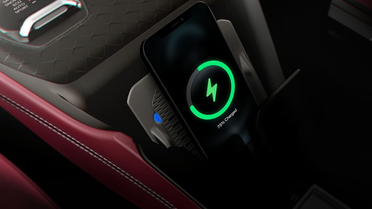 Jeep Wagoneer S  charge smartphone