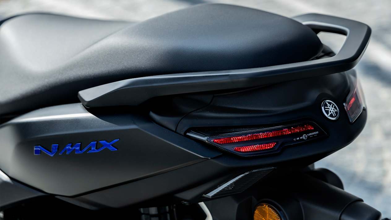 Yamaha NMAX 125 2025 : détail feux arrière