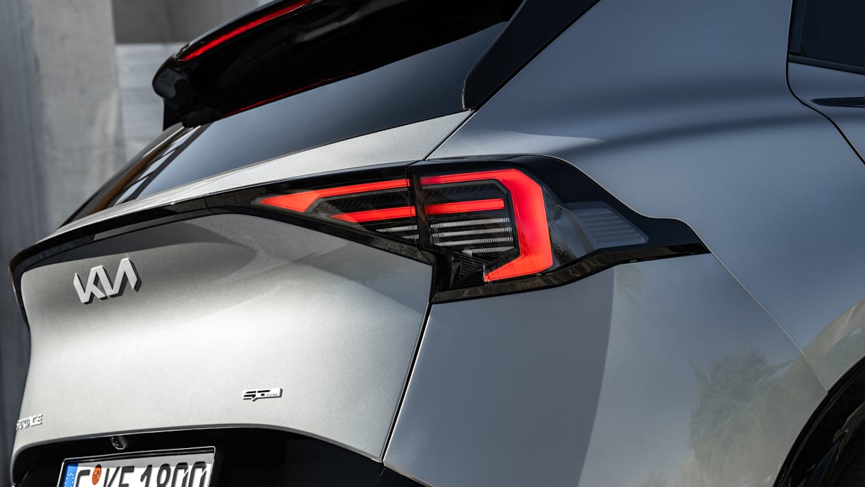 New Kia Sportage unveiled rear design