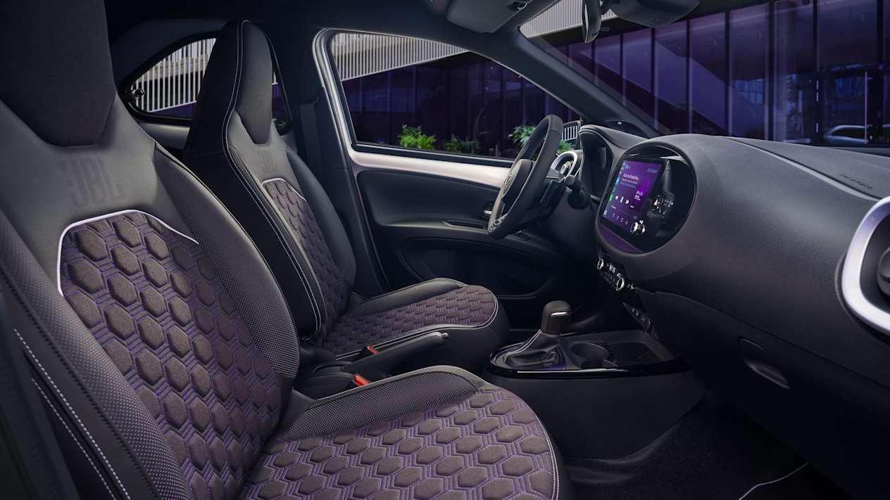 Toyota Aygo X JBL 2024 : sièges avant