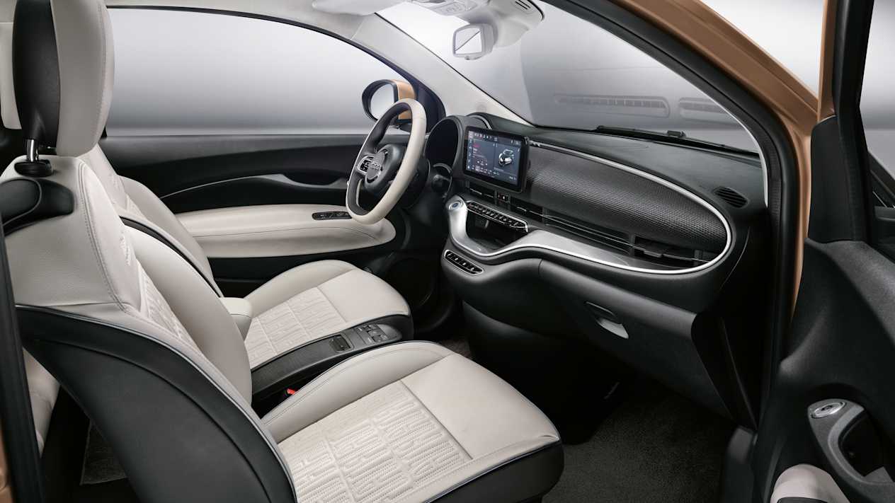 Fiat 500e intérieur vue porte passager