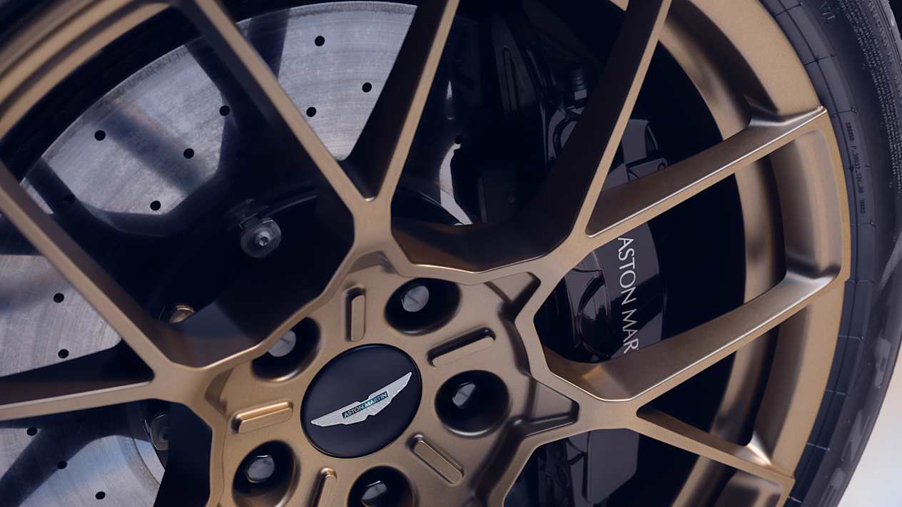 Aston Martin Vanquish 2024 : détail jante et disque de freins