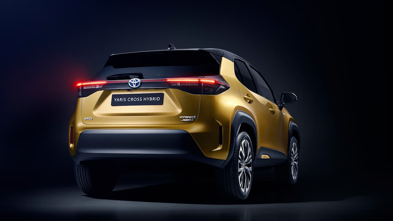 Toyota Yaris Cross : face arrière avec feux allumés