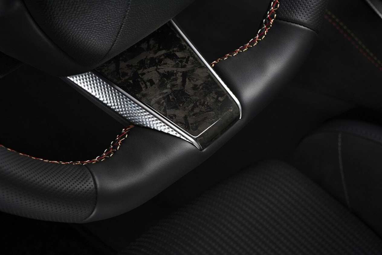 DS 4 volant avec carbone forgé
