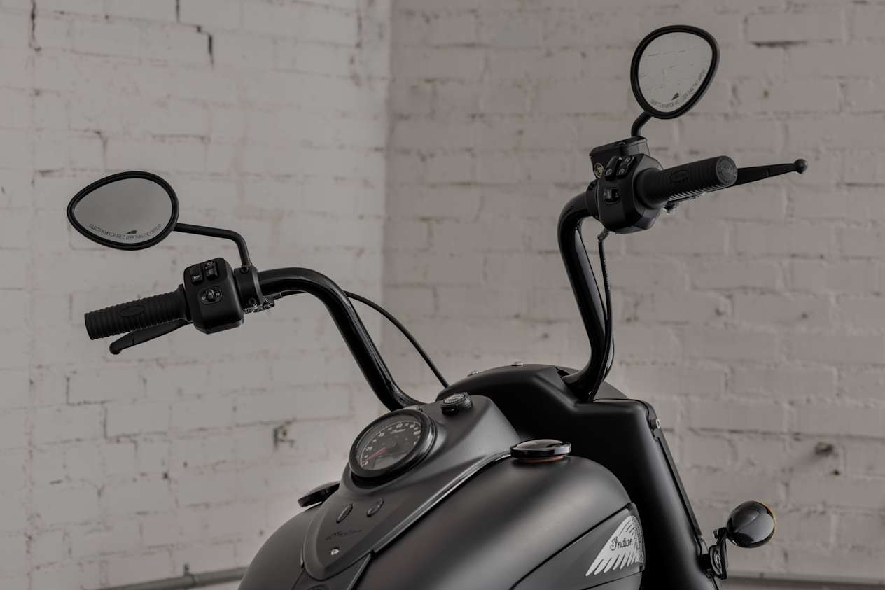 Indian Springfield Dark Horse guidon et compteur
