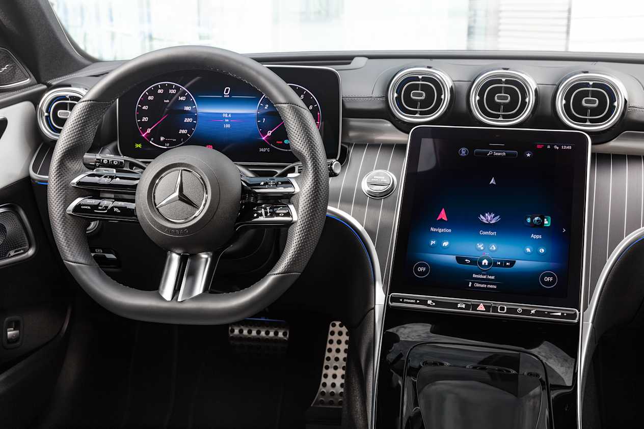 Nouvelle Mercedes-Benz Classe C 2021 écrans et poste de conduite