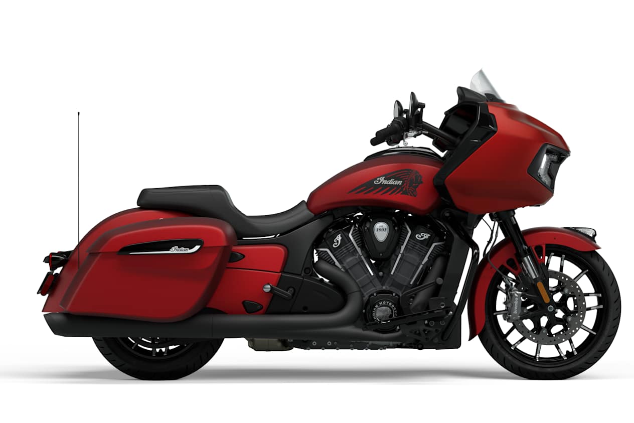 Indian Challenger Dark Horse 2025 Sunset Red Smoke : profil droit