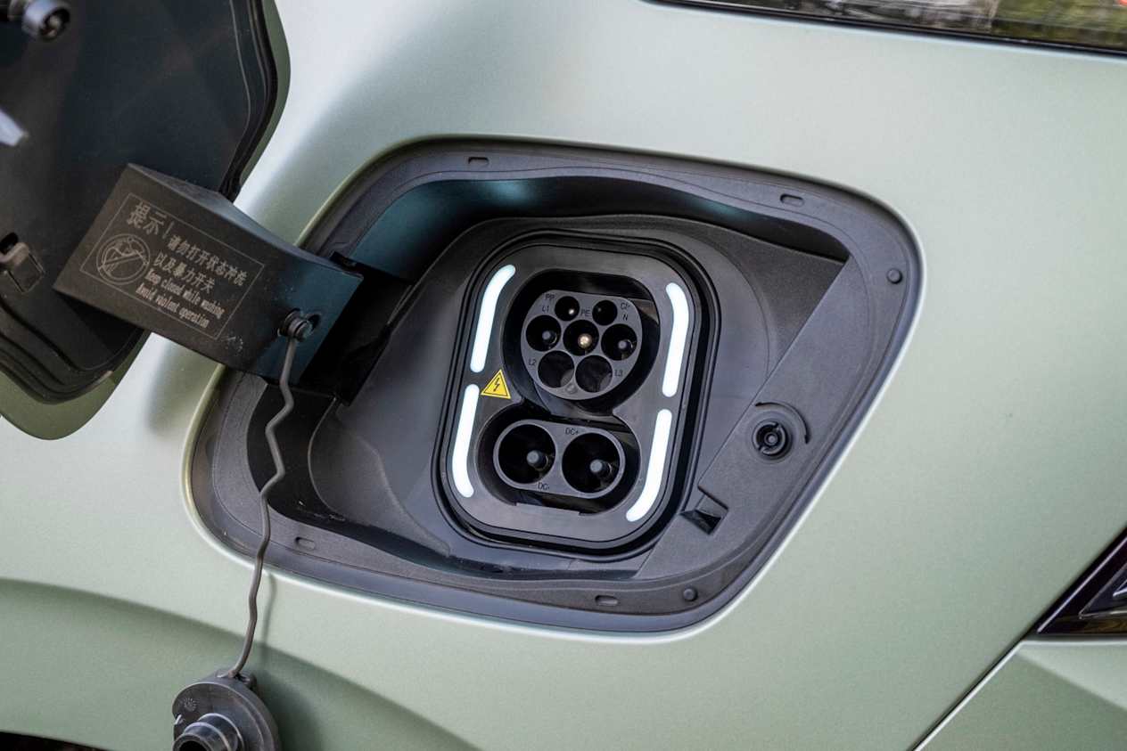 MG4 EV XPOWER charging