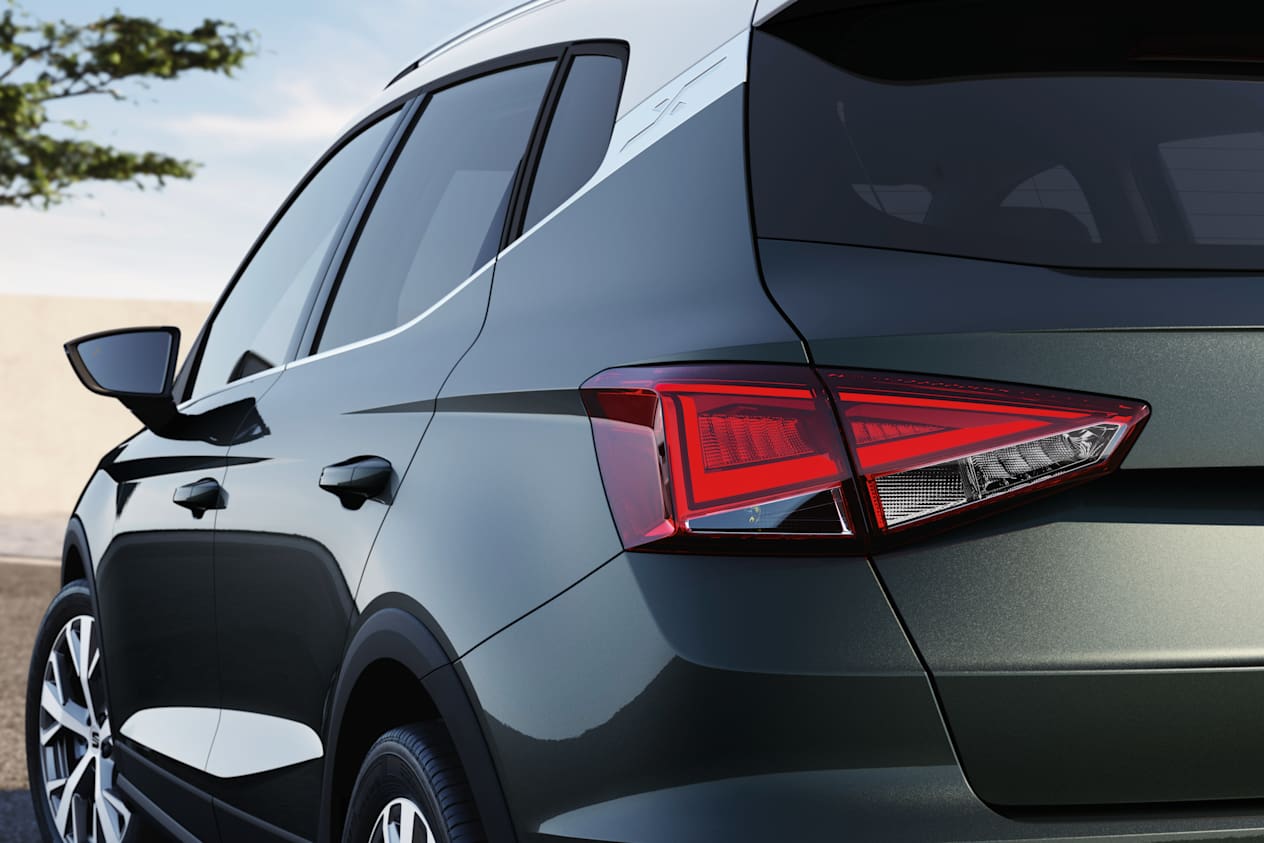 Rear quarter view of a dark grey SEAT Arona