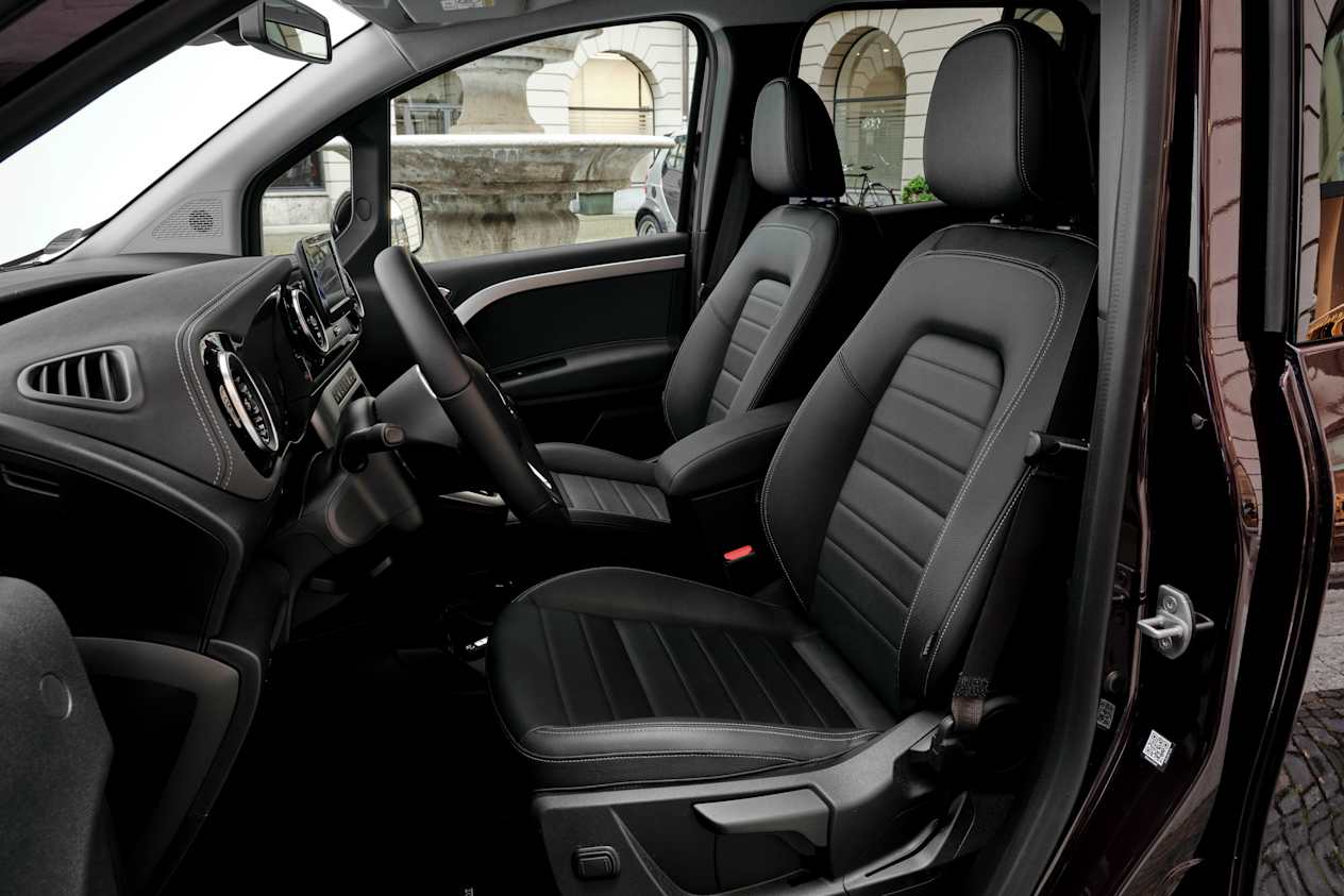 Mercedes Classe T : sièges avant