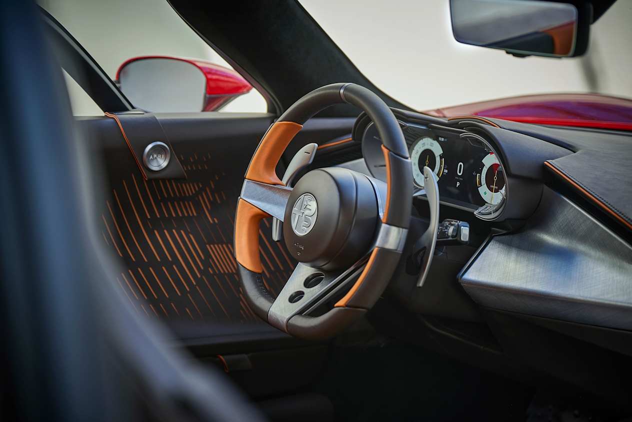 Alfa Romeo 33 Stradale 2023 : volant