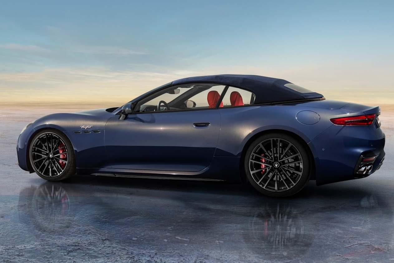 Maserati GranCabrio avec toit 