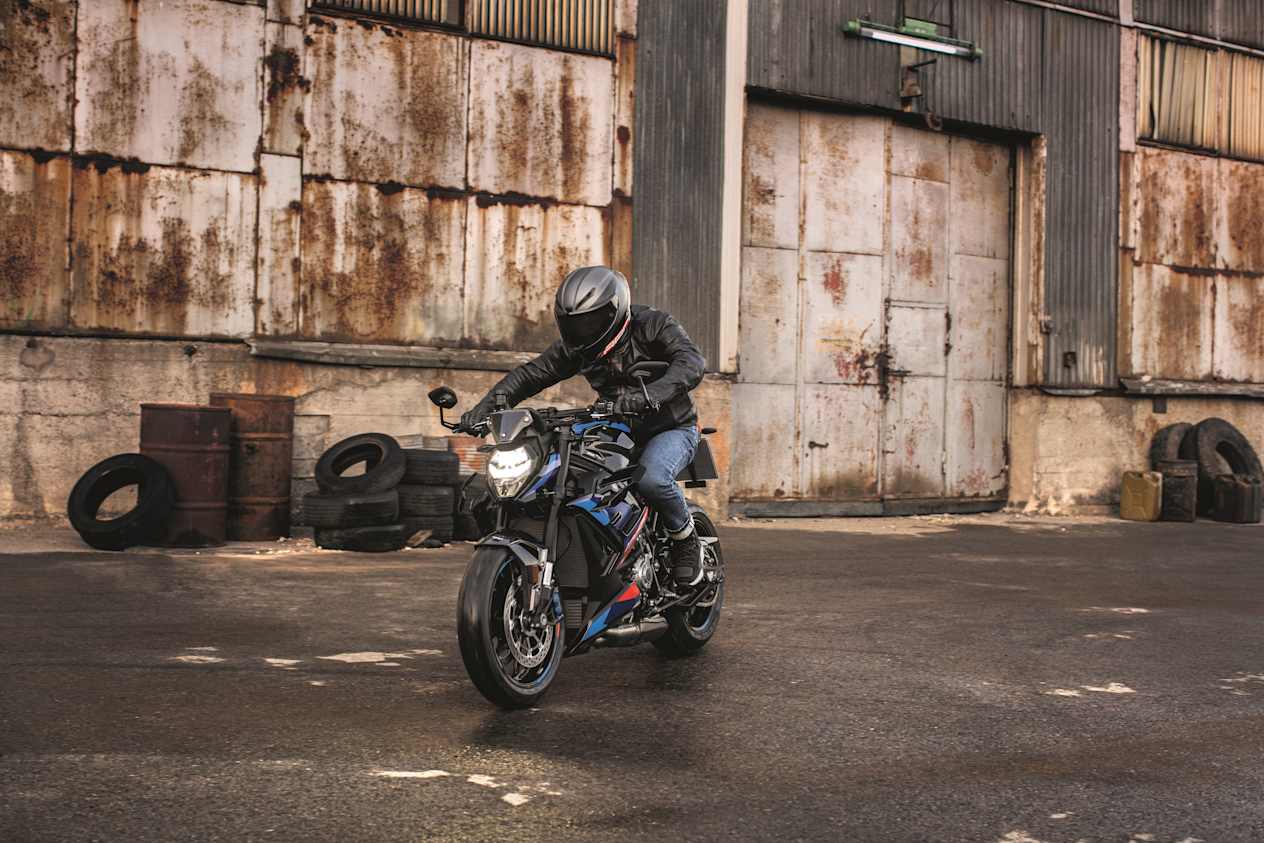 m 1000 r